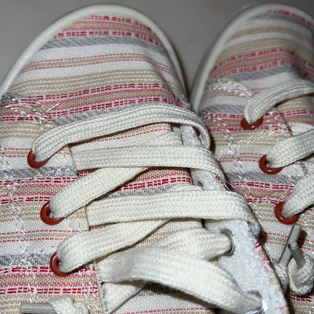 🆕 Magellan Outdoors Scrunch-Back Sneakers (NWT) - Picture 5 of 5